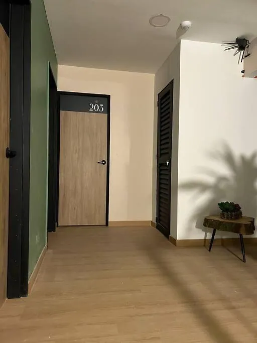 アパート Amoblado Cerca Centro Eventos La Macarena Nid203 By Roots Rentals メデジン コロンビア